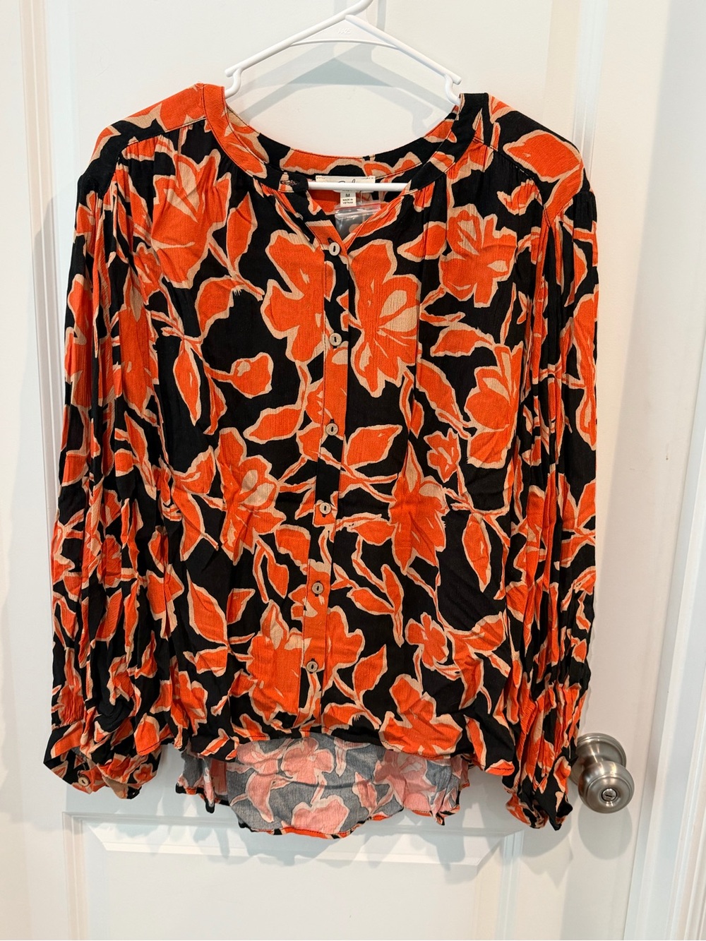 NWT Easel Top Size Medium